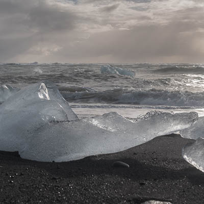 Eisblöcke am Strand