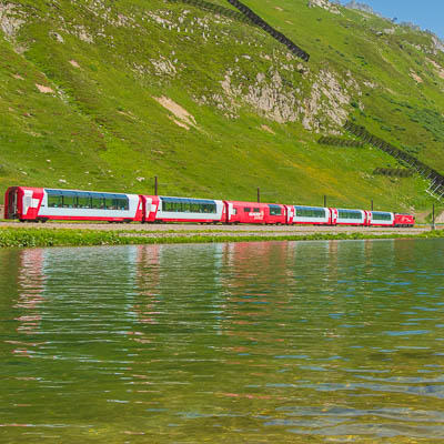 Glacier Express am Oberalpsee