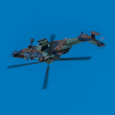 Kampfheli beim Looping